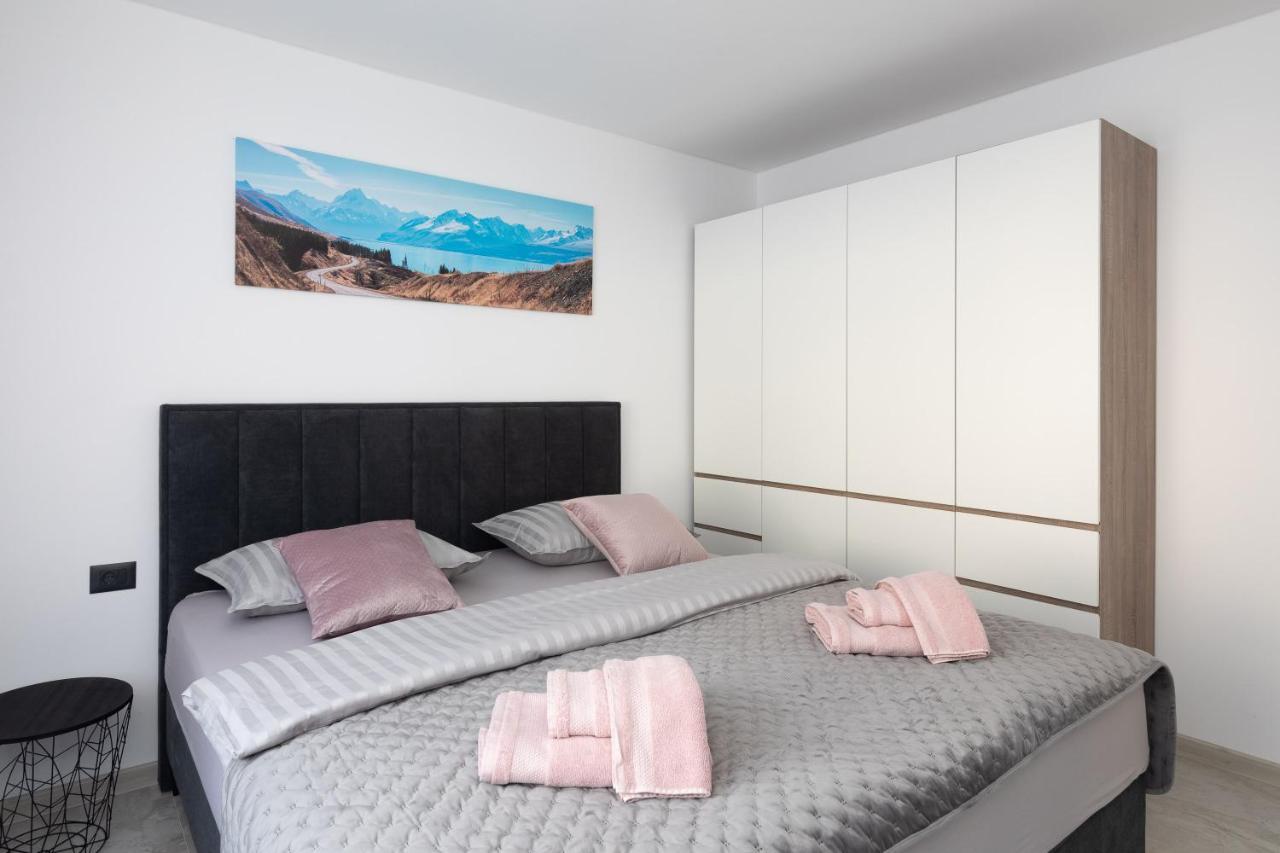 Luxury Apartment Lorena - Private Heated Pool - Jesenice  Exterior foto