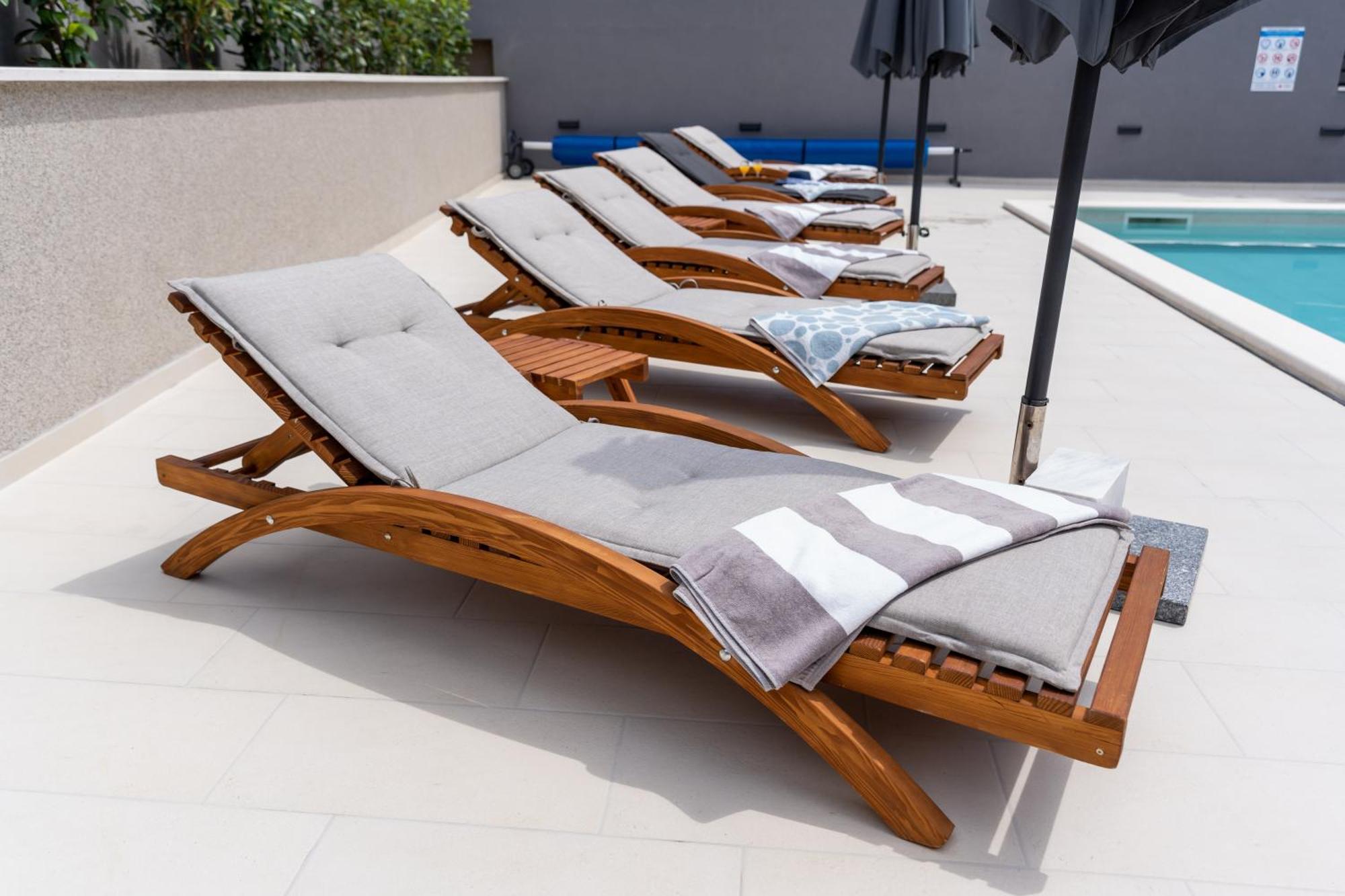 Luxury Apartment Lorena - Private Heated Pool - Jesenice  Exterior foto